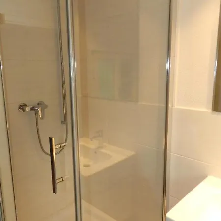 Tree-tops- Appartement-fewo- Dusche Und Bad- Wc 9-bettwohnung By Interhome